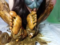 AnnaMy feet receive portion of shit 2